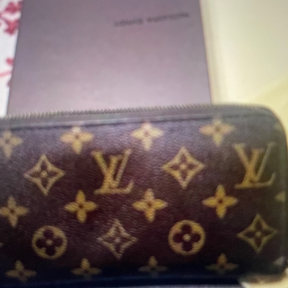 Authentic Louis Vuitton Monogram Zippy Wallet - Brown - Picture 2 of 12